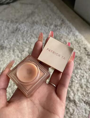 لب ماسك يرطب و ينعم الشفايف