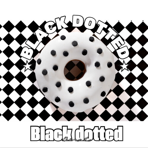 منقط باللون الأسود