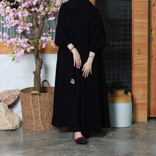 Practical, covering, cloche abaya, strap and hidden sleeves