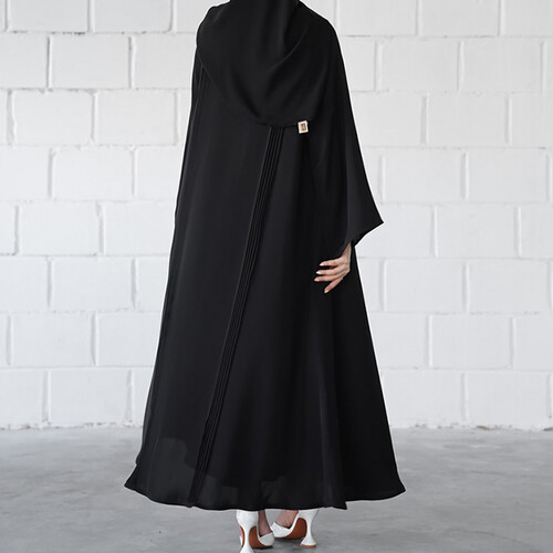 عبايه كلوش كسرات بالطول من الامام والخلف خام انترنت كوري