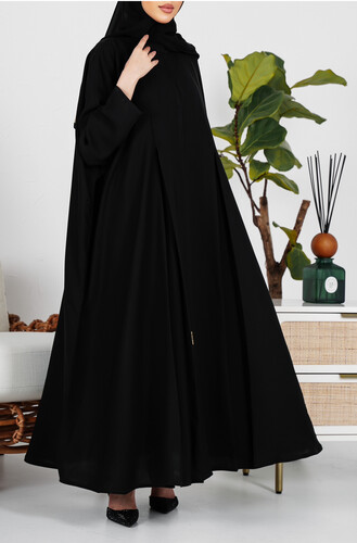 عبايه دبل كلوش ساده مع كسرات مخفيه نازله من الامام ساتره ومريحه في اللبس  خام انترنت كوري