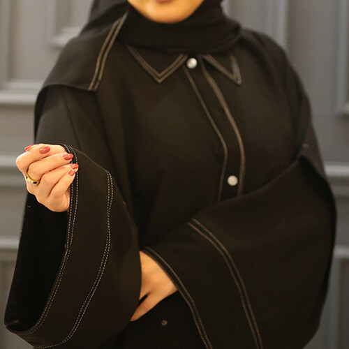 Jaynes abaya, ghoul, shirt and machine cut, white (it could be a cloche cut)