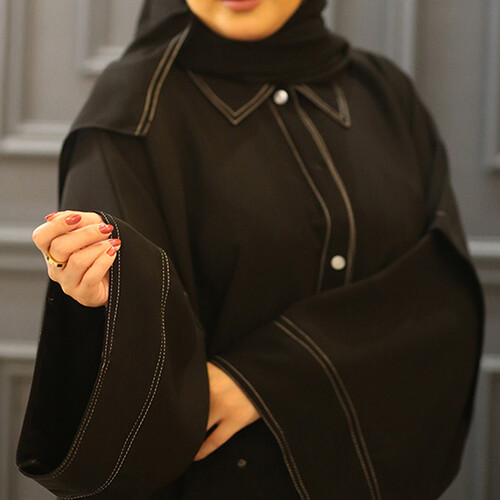 Jaynes abaya, ghoul, shirt and machine cut, white (it could be a cloche cut)