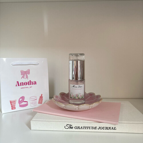 لمسة مس ديور بلومينج بوكيه