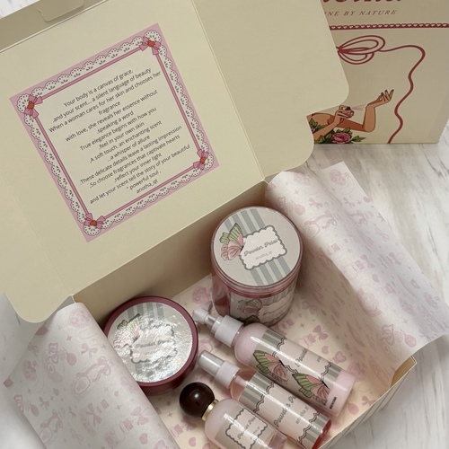 باودر بتل مستوحى من عطر لورينزو فيلوريسي