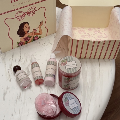 باودر بتل مستوحى من عطر لورينزو فيلوريسي