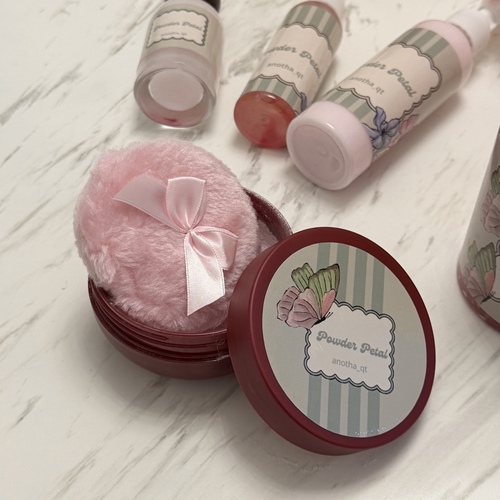 باودر بتل مستوحى من عطر لورينزو فيلوريسي