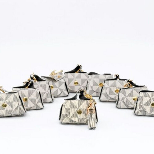 Grey color distribution bouquet