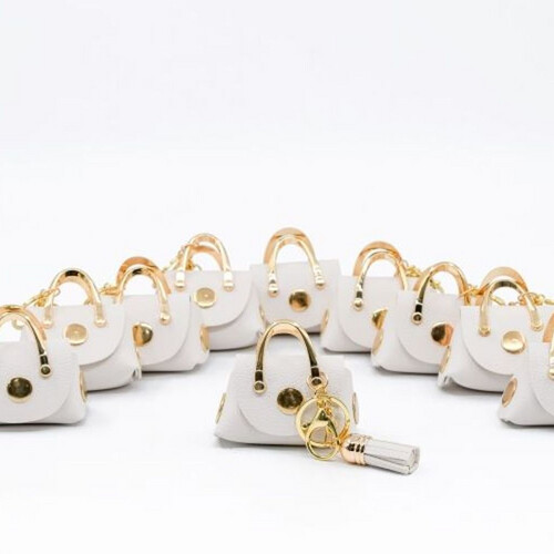 White distribution bouquet