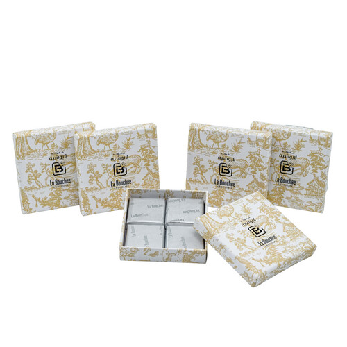 Mini box distribution bouquet, white envelope