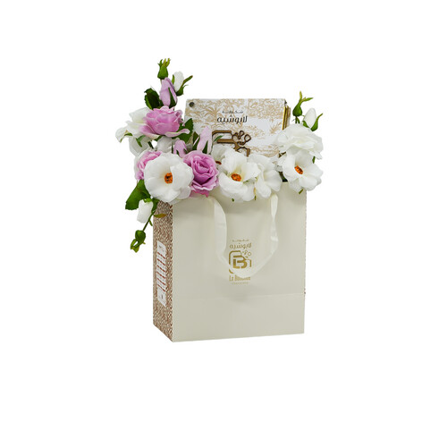 Sugar-colored bouquet stand