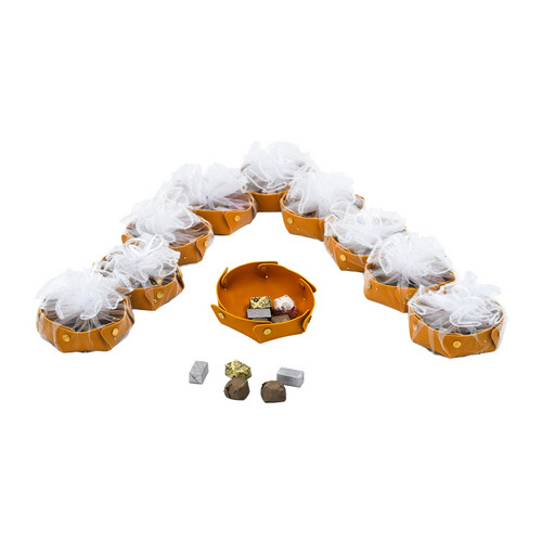 Light beige leather distribution bouquet