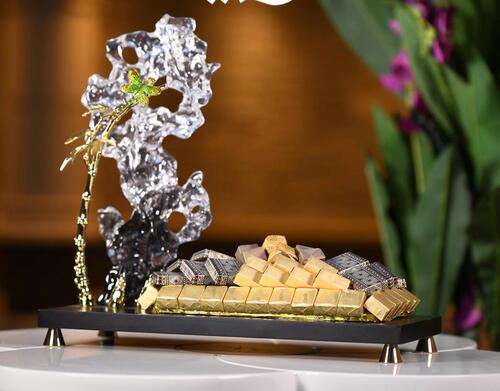 Chocolate tray decorated with volcanic stone