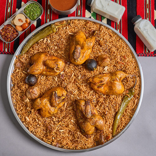 كبسة حمرا بالدجاج  5 \ 8 اشخاص