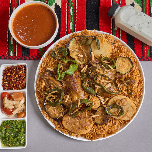 مقلوبة دجاج صفرا 5 \ 8 اشخاص