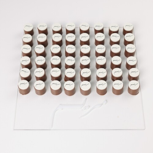 شوكلت أصطواني مع لوح أكريلك