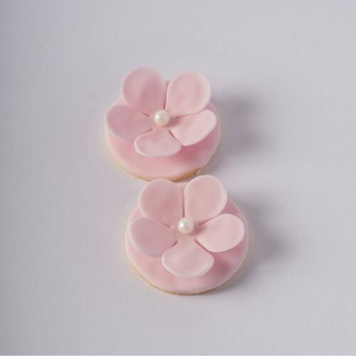 Flower Biscuits with Pearl
