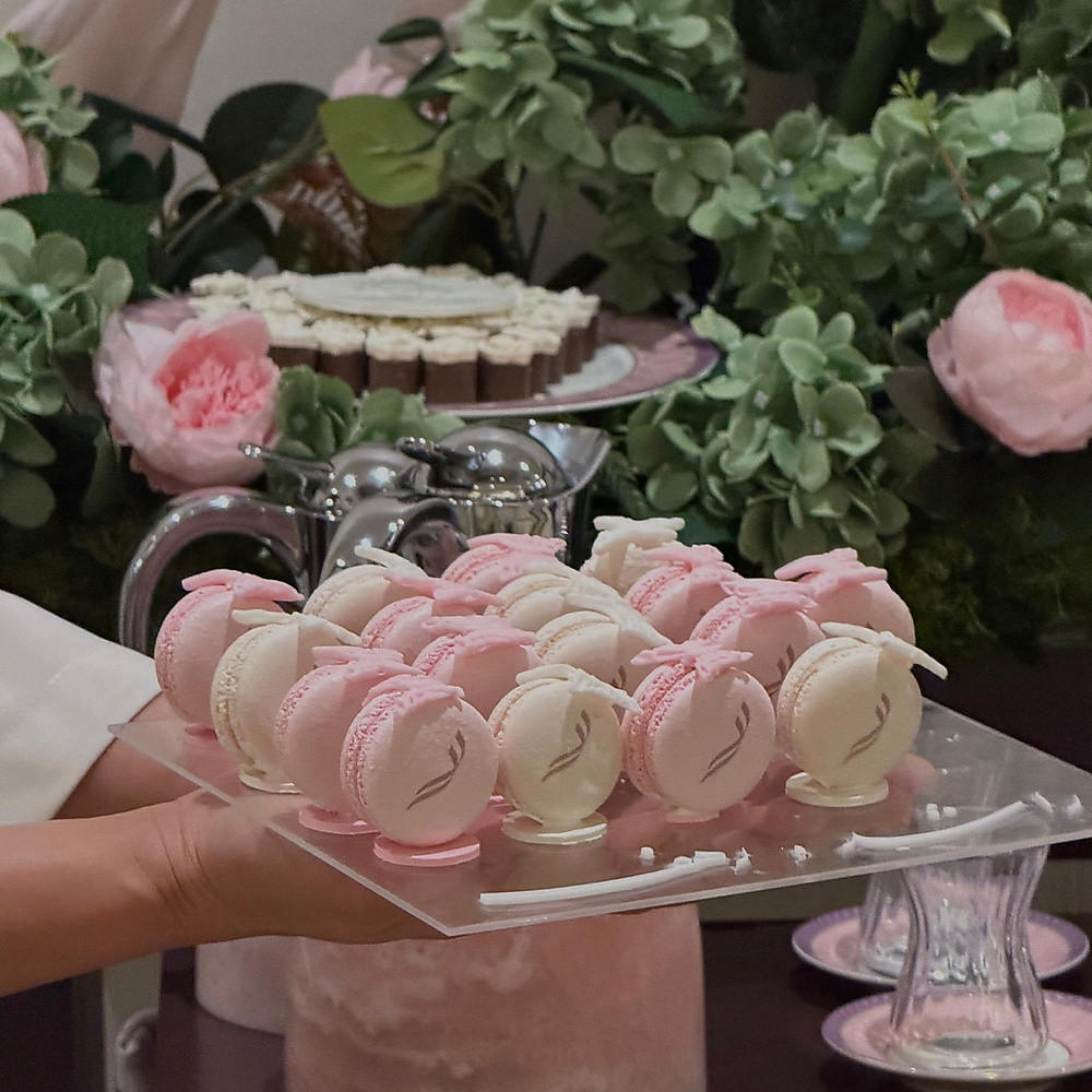 16 pcs Standing Macaron with Acrylic Base