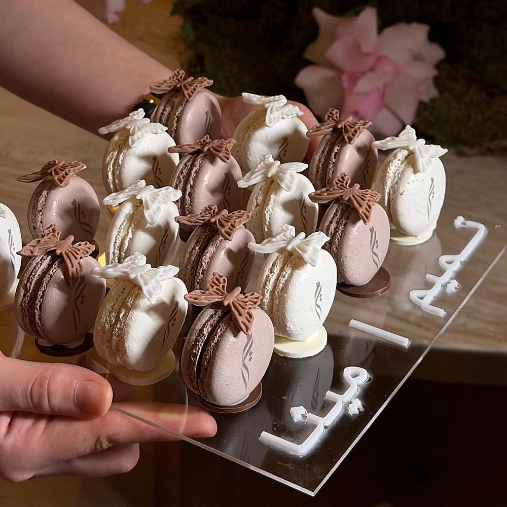 16 pcs Standing Macaron with Acrylic Base