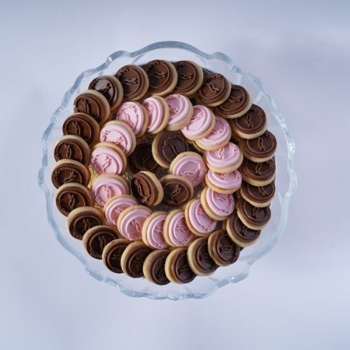 Chocolate engraved with biscuit