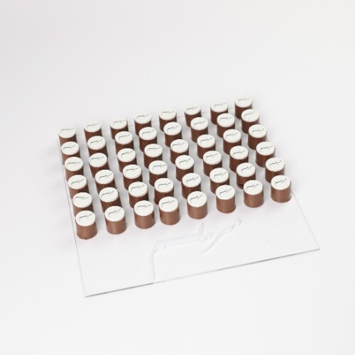 شوكلت أصطواني مع لوح أكريلك