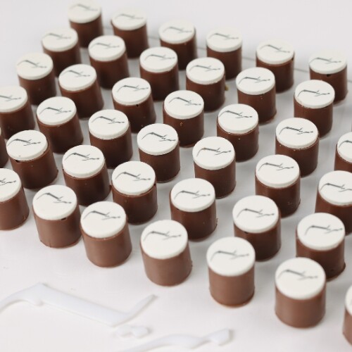 شوكلت أصطواني مع لوح أكريلك