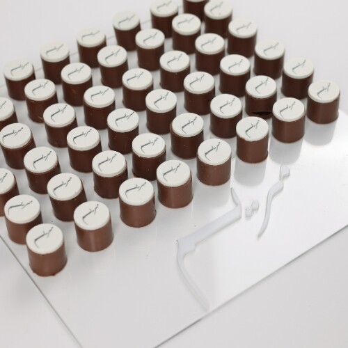 شوكلت أصطواني مع لوح أكريلك