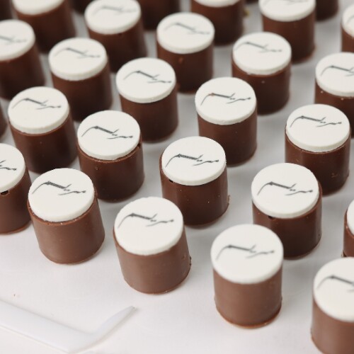 شوكلت أصطواني مع لوح أكريلك