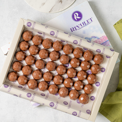 the most delicious beljuim chocolate withKunafah & Pistachio