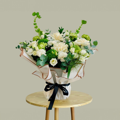 أخضر أبيض غامق