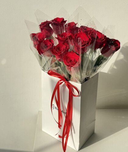 باقة من 12 وردة مفردة