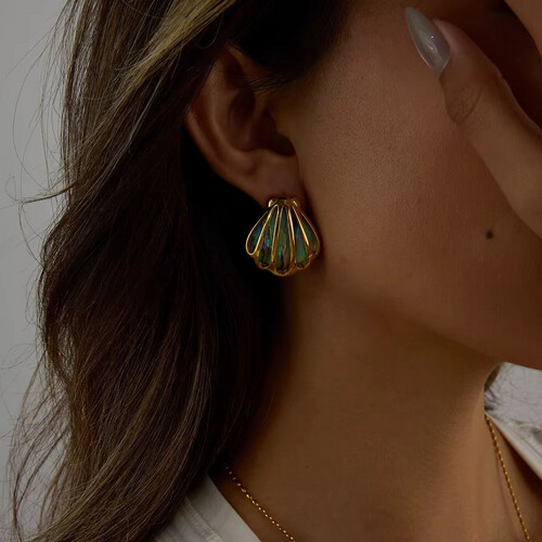 Aura shell earrings