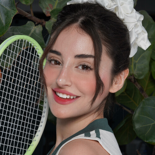 فورايڤر يانغ.