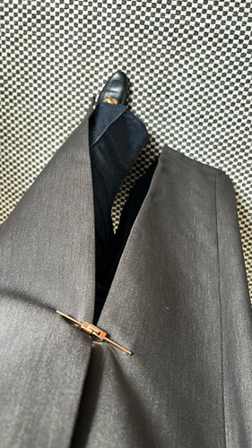 بليزر جينز خفيف مع فتحات جانبية - الرجاء كتابة قياس ( الكتف ، الصدر ، طول الكم ) بالملاحظات