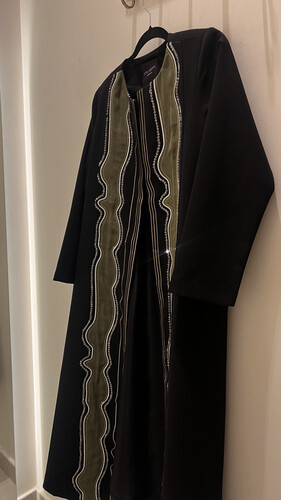 ( بليزر كريب مع جوخ - الرجاء كتابة مقاسات ( الكتف ، الصدر ، ، طول الكم