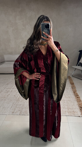 مخمل مقلم عنابي مع فتحات جانبية