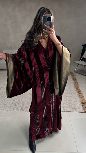 مخمل مقلم عنابي مع فتحات جانبية