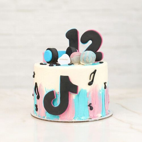 TikTok Cake