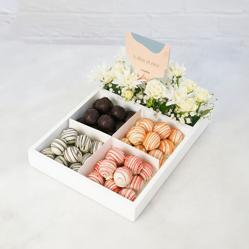 Mini cake bites tray with flowers