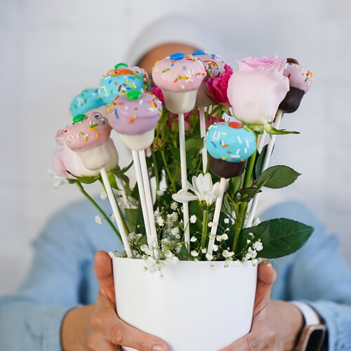 Crumbs cupcakepops vase