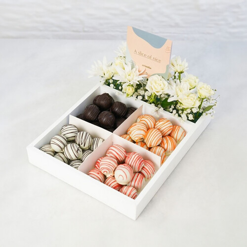Mini cake bites tray with flowers