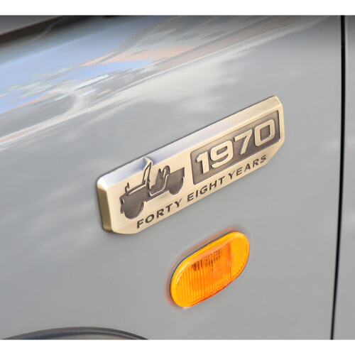 لوقو سوزوكي ١٩٧٠ لون برونز