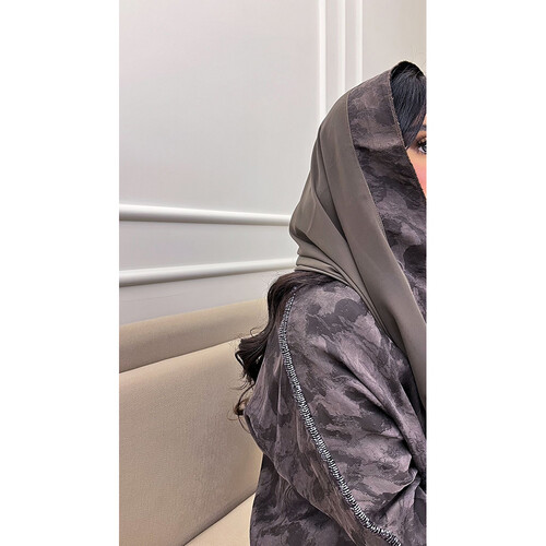 عباية حرير مع اكمام شك