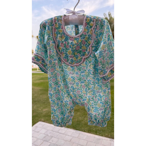 اوڤراول حرير مزين بالشك