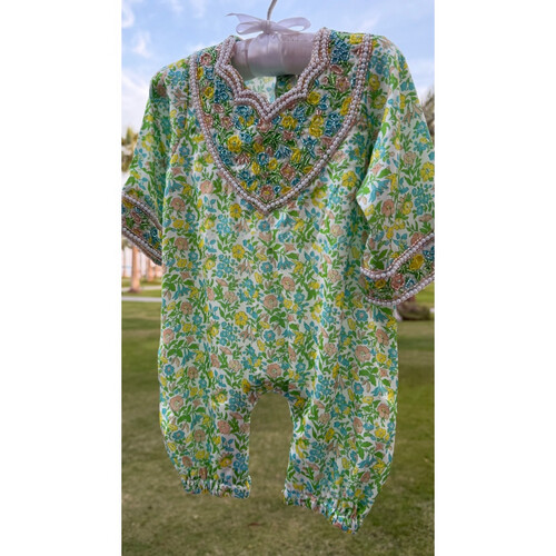 اوڤراول حرير مزين بالشك