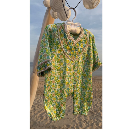 اوڤراول حرير مزين بالشك