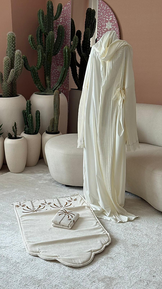 Elegant Palm Pattern Prayer Set with Matching Quran Cover