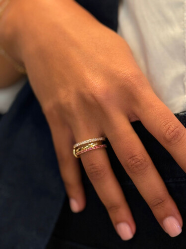 Pink connected rings-thin