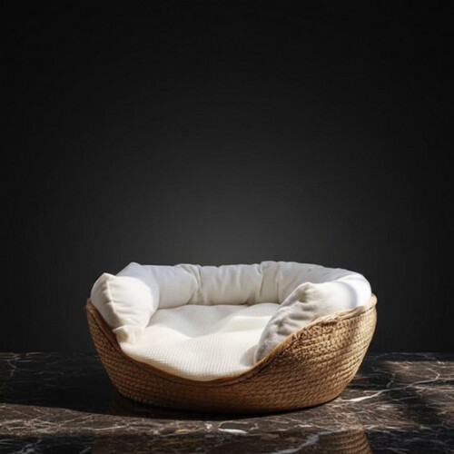 سرير مصنوع يدويا مع وسادة