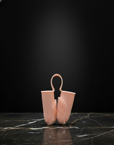 فرشاة اسنان بأصبعين